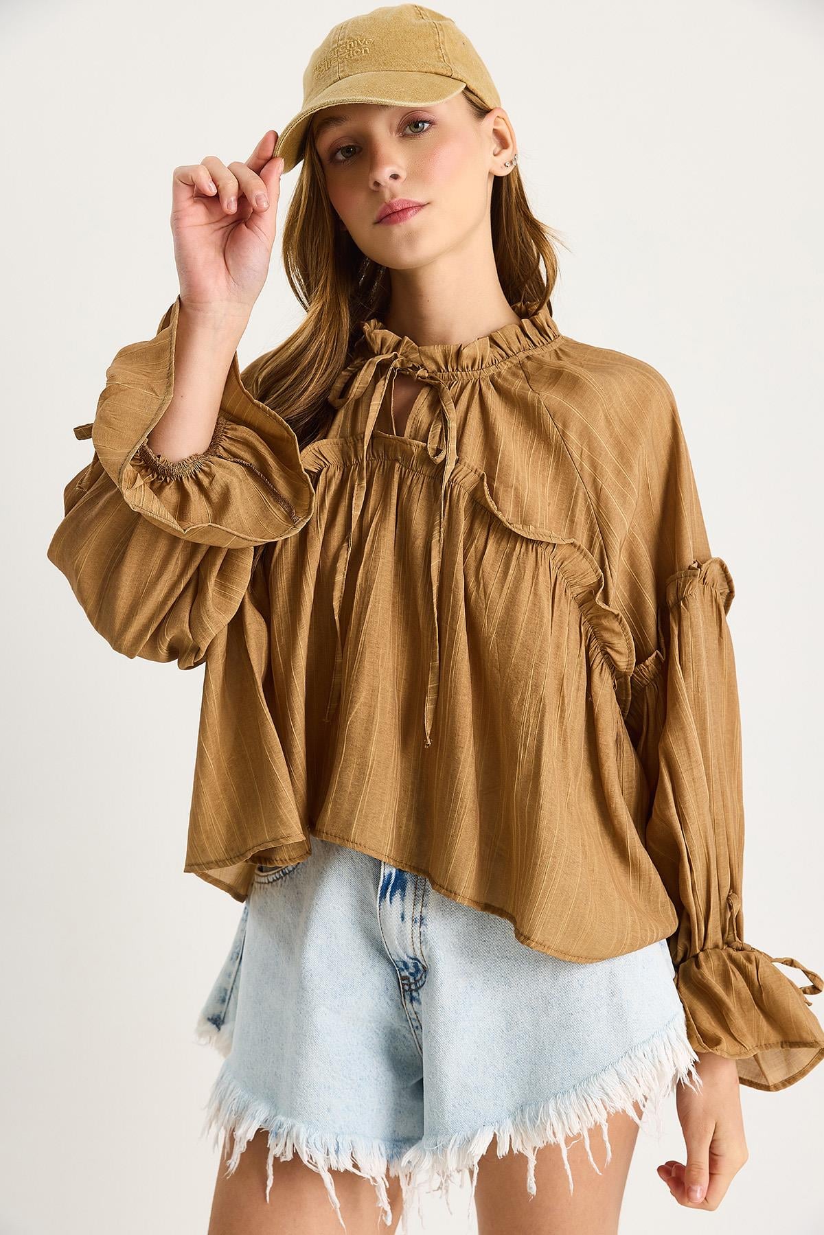 Bağlama Detaylı Balon Kol Salaş Gofre Bluz 252 60282002 - Camel BLUZ modelleri