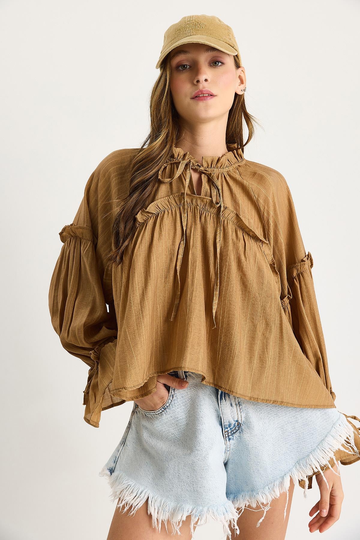 Bağlama Detaylı Balon Kol Salaş Gofre Bluz 252 60282002 - Camel BLUZ modelleri