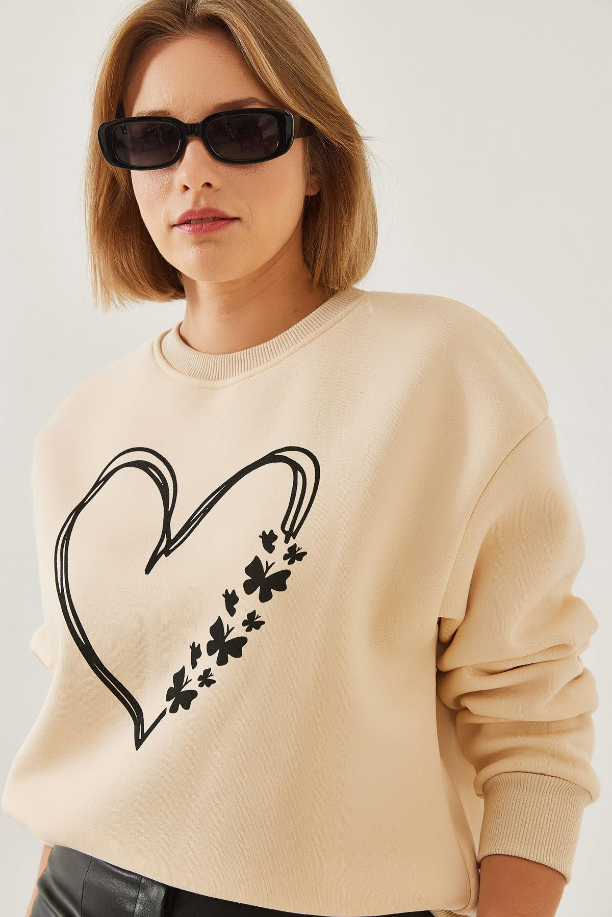 Baskılı Kalp Detaylı Bisiklet Yaka 3 İplik Şardonlu Sweatshirt 60601026 - Bej