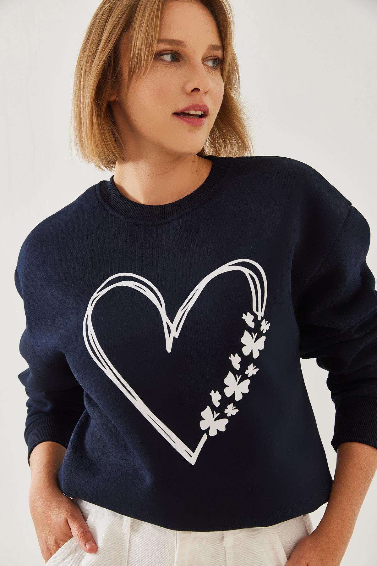 Baskılı Kalp Detaylı Bisiklet Yaka 3 İplik Şardonlu Sweatshirt 60601026 - Lacivert