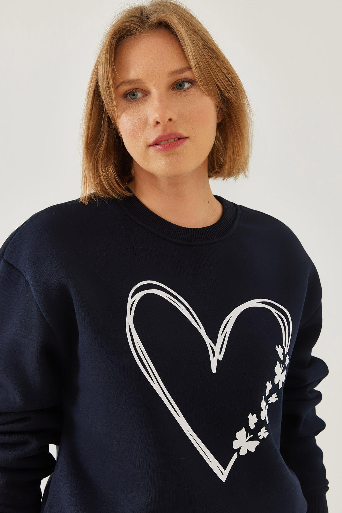 Baskılı Kalp Detaylı Bisiklet Yaka 3 İplik Şardonlu Sweatshirt 60601026 - Lacivert