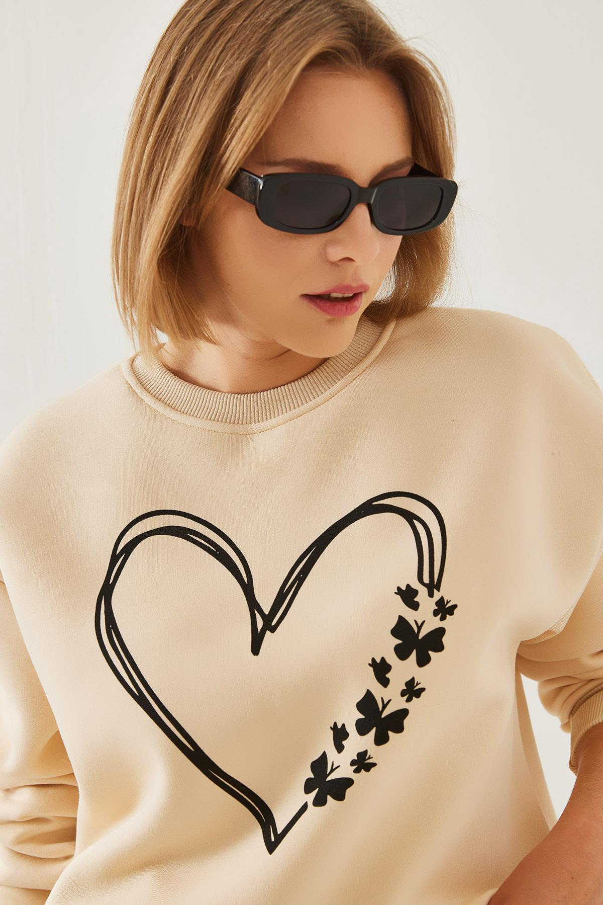 Baskılı Kalp Detaylı Bisiklet Yaka 3 İplik Şardonlu Sweatshirt 60601026 - Bej