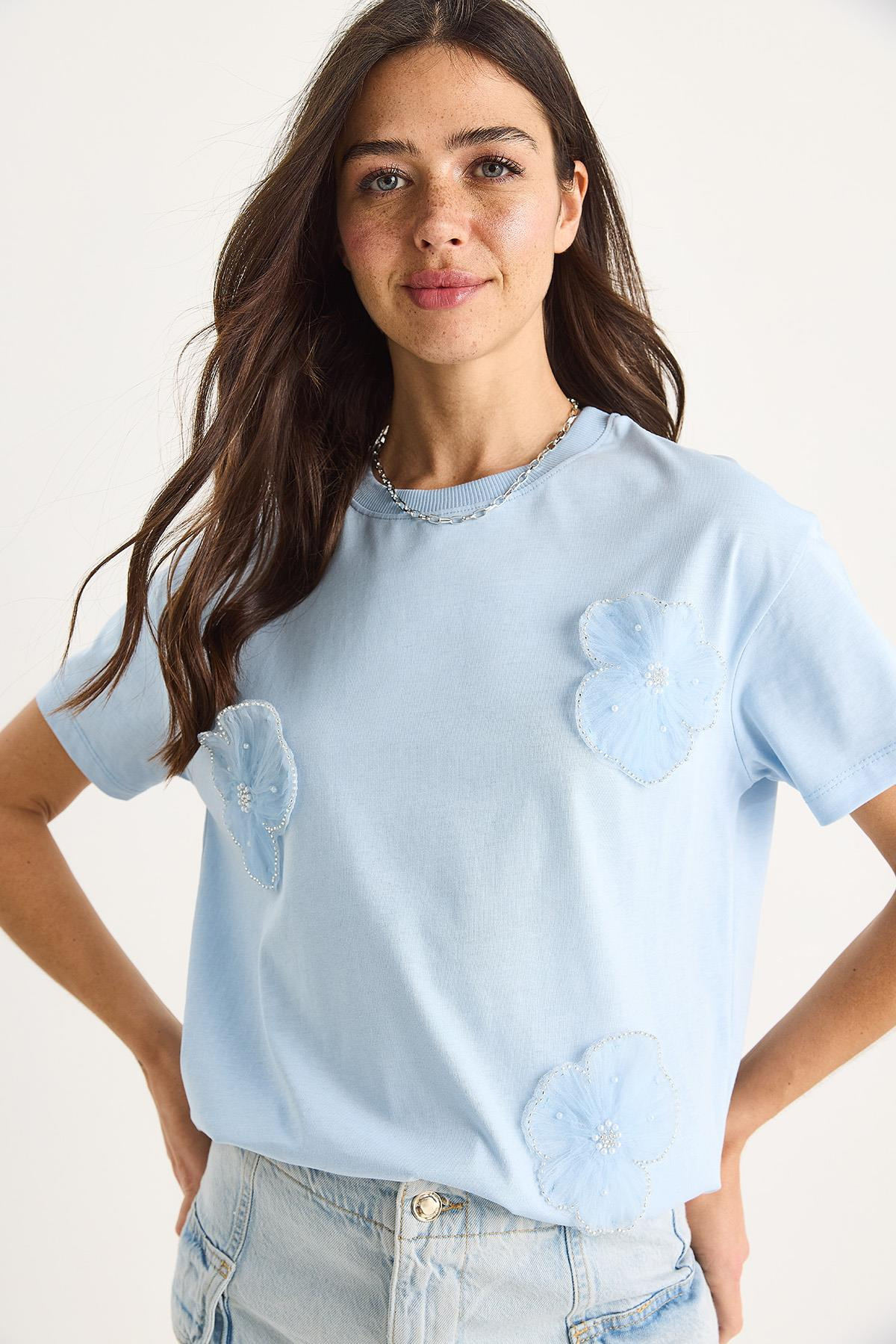 Bianco Lucci Bisiklet Yaka Çiçek Aksesuarlı Kısa Kollu T-Shirt 60602060 - Bebe Mavisi