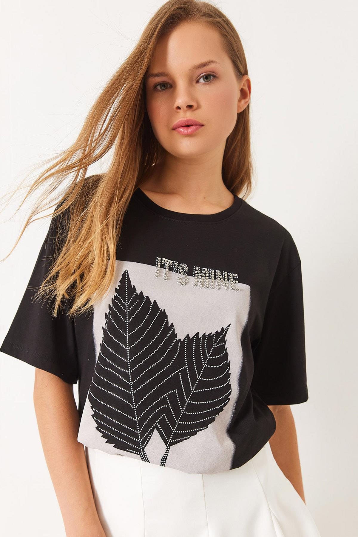 Bisiklet Yaka Boncuk Taş Detaylı Yaprak Desen Baskılı T-Shirt 60261390 - Siyah