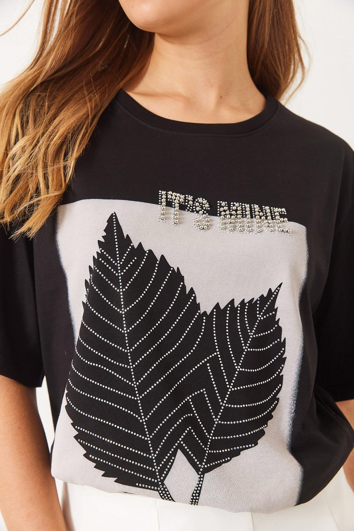 Bisiklet Yaka Boncuk Taş Detaylı Yaprak Desen Baskılı T-Shirt 60261390 - Siyah
