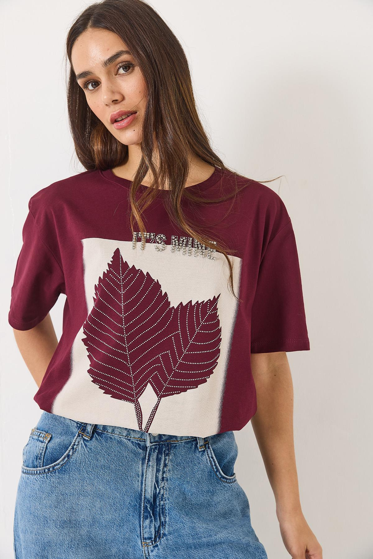 Bisiklet Yaka Boncuk Taş Detaylı Yaprak Desen Baskılı T-Shirt 60261390 - Bordo
