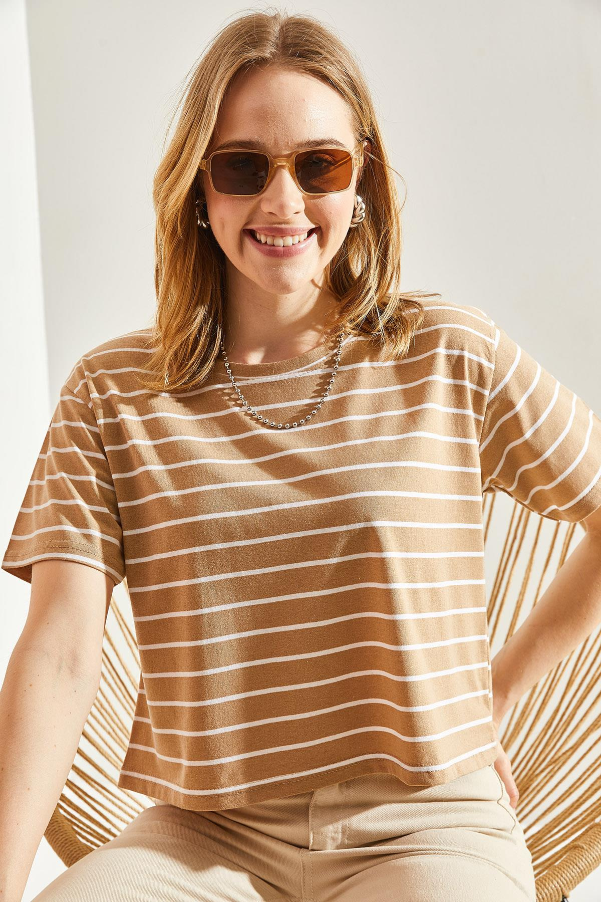 Bisiklet Yaka Çizgili T-Shirt 60241002 - Camel T-SHİRT modelleri
