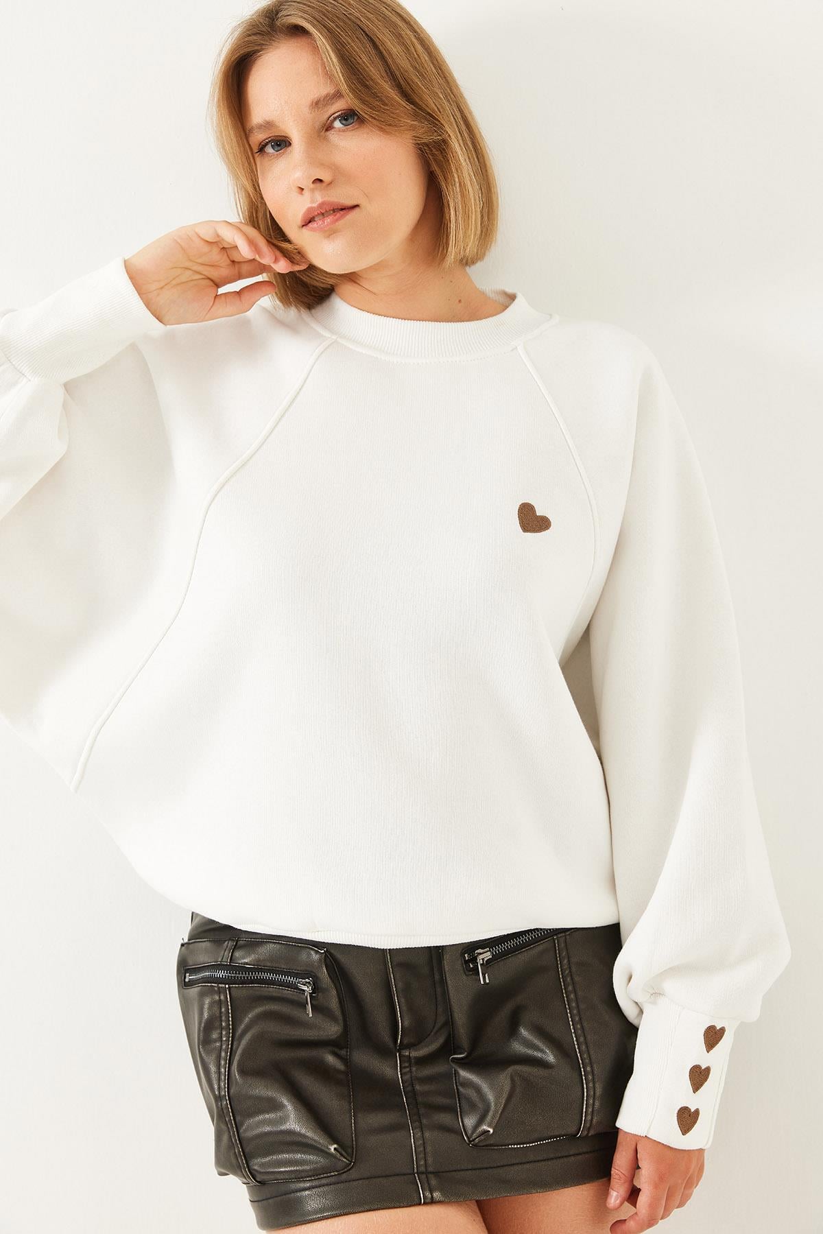 Bisiklet Yaka Kalp Nakışlı Üç İplik Şardonlu Sweatshirt 60251933 - Beyaz SWEATSHİRT modelleri