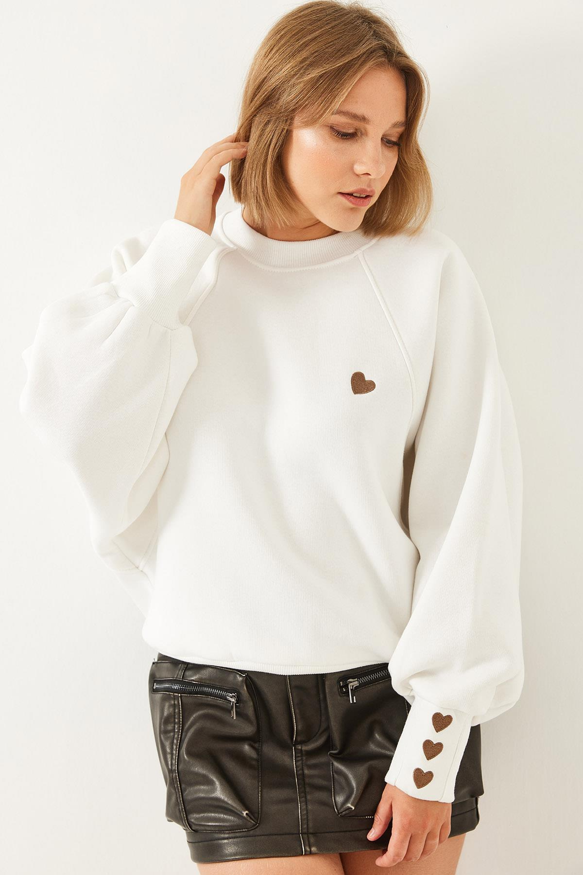 Bisiklet Yaka Kalp Nakışlı Üç İplik Şardonlu Sweatshirt 60251933 - Beyaz SWEATSHİRT modelleri