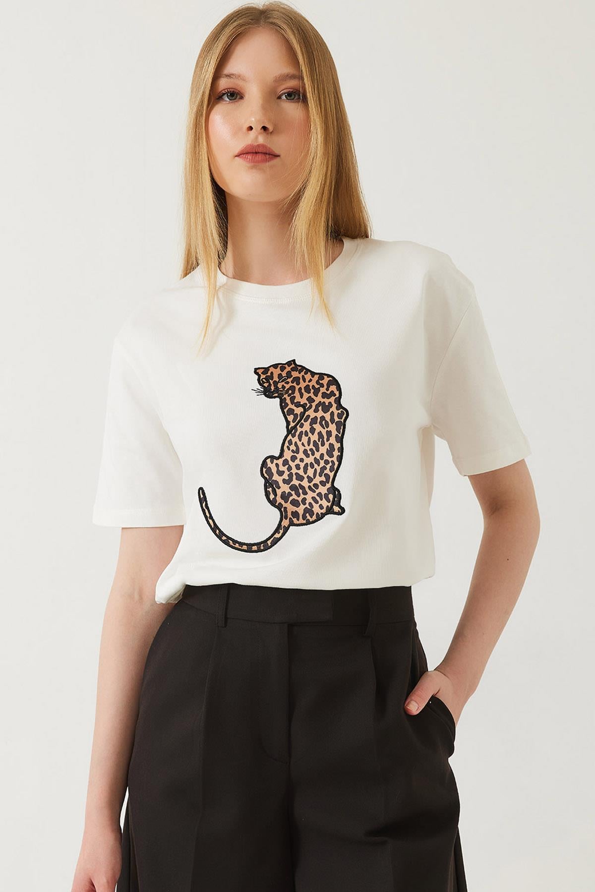 Bisiklet Yaka Leopar Baskılı Tshirt 60261345 - Beyaz
