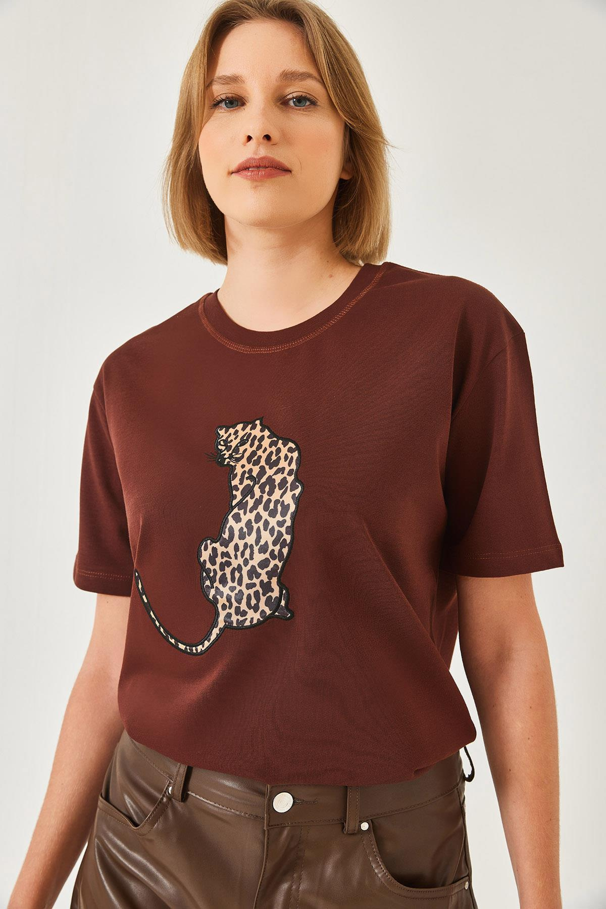 Bisiklet Yaka Leopar Baskılı Tshirt 60261345 - Kahverengi