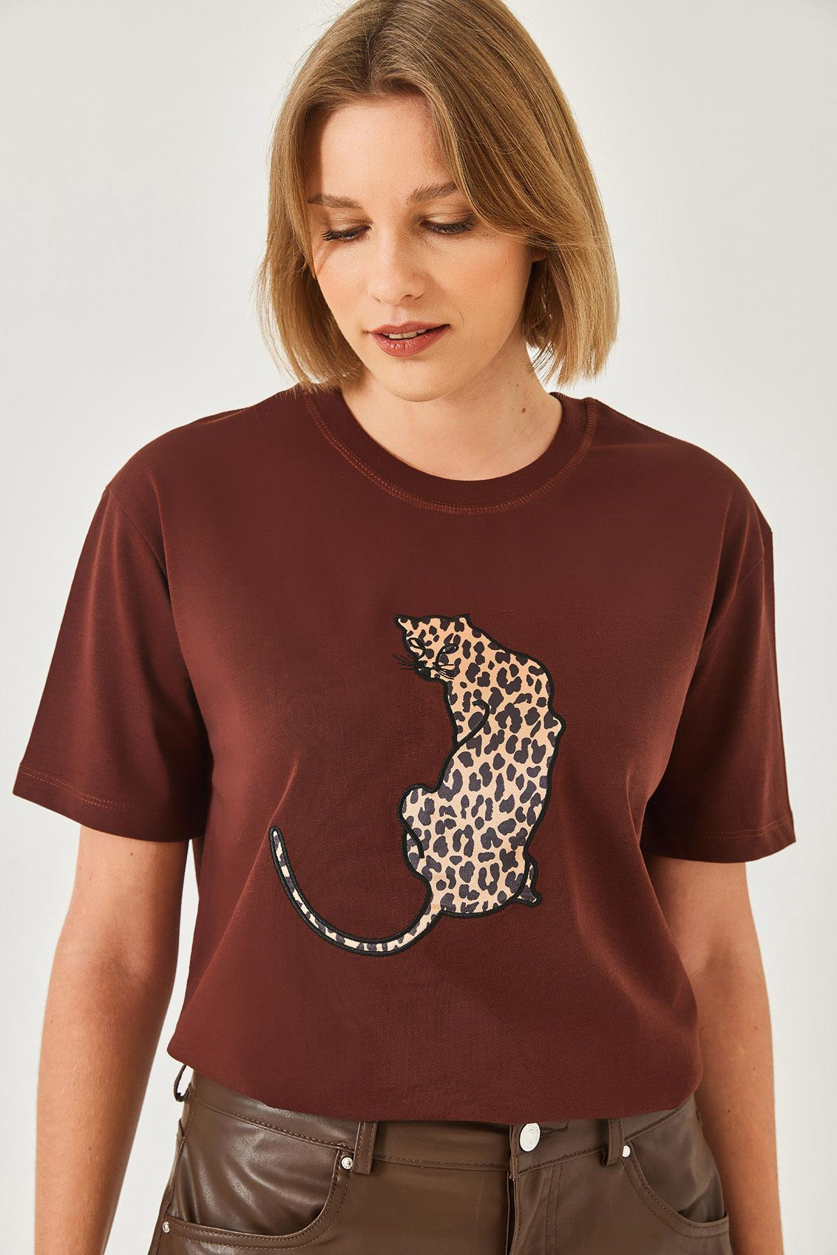 Bisiklet Yaka Leopar Baskılı Tshirt 60261345 - Kahverengi