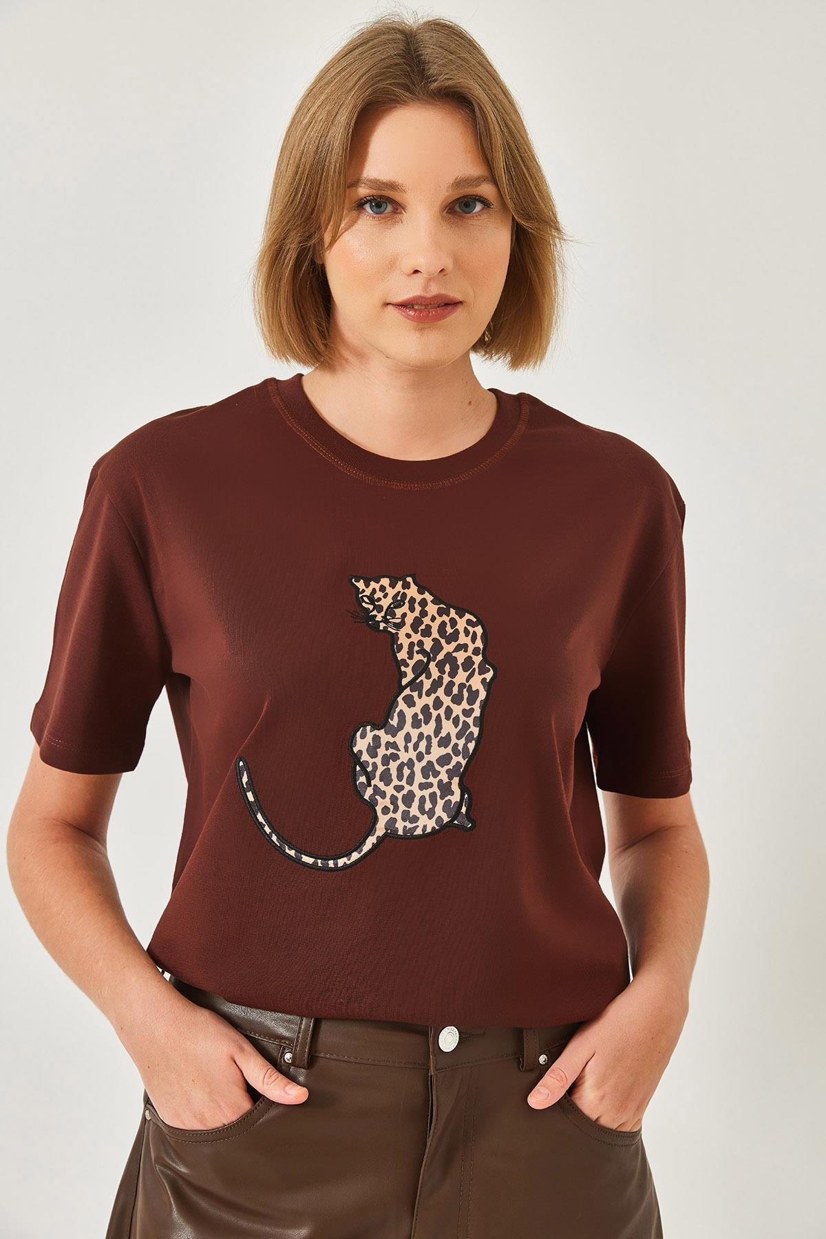 Bisiklet Yaka Leopar Baskılı Tshirt 60261345 - Kahverengi