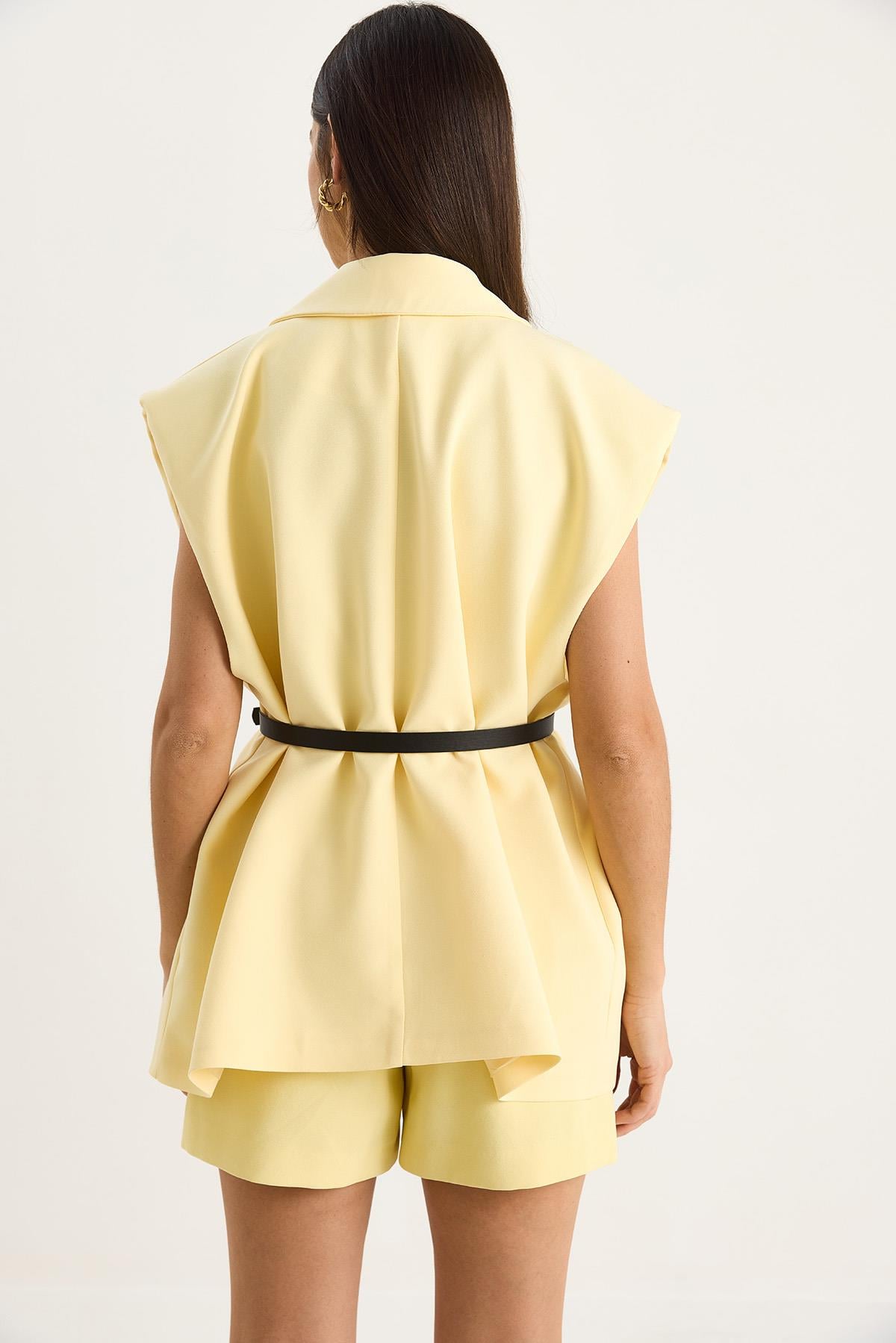 Cep Detaylı Kemerli Vatkalı Oversize Astarlı Blazer Yelek 11143 60281003 - Tereyağ
