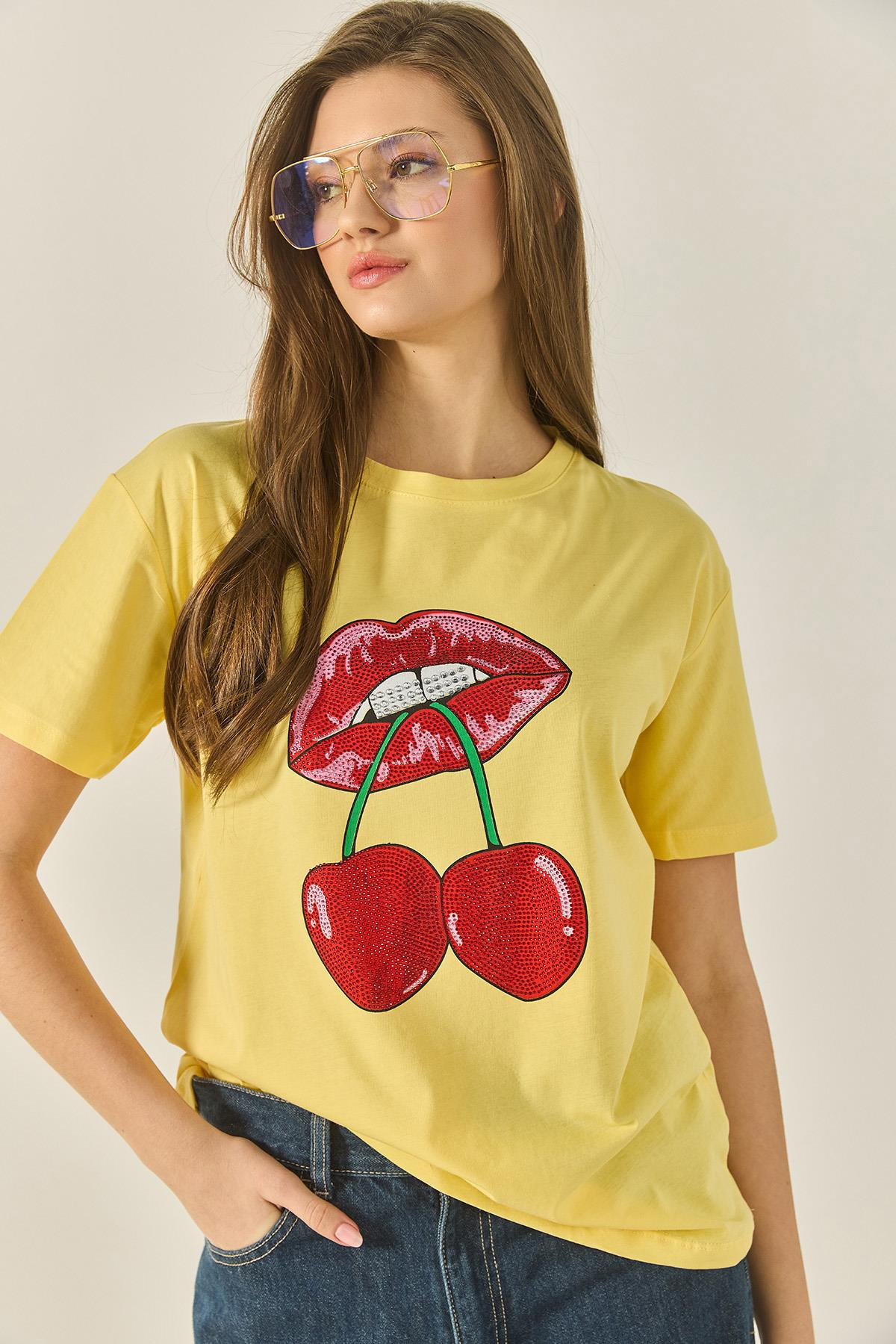 Cherry Lips Baskılı Taş Detaylı Normal Kalıp T-Shirt 4137 60283298 - Sarı