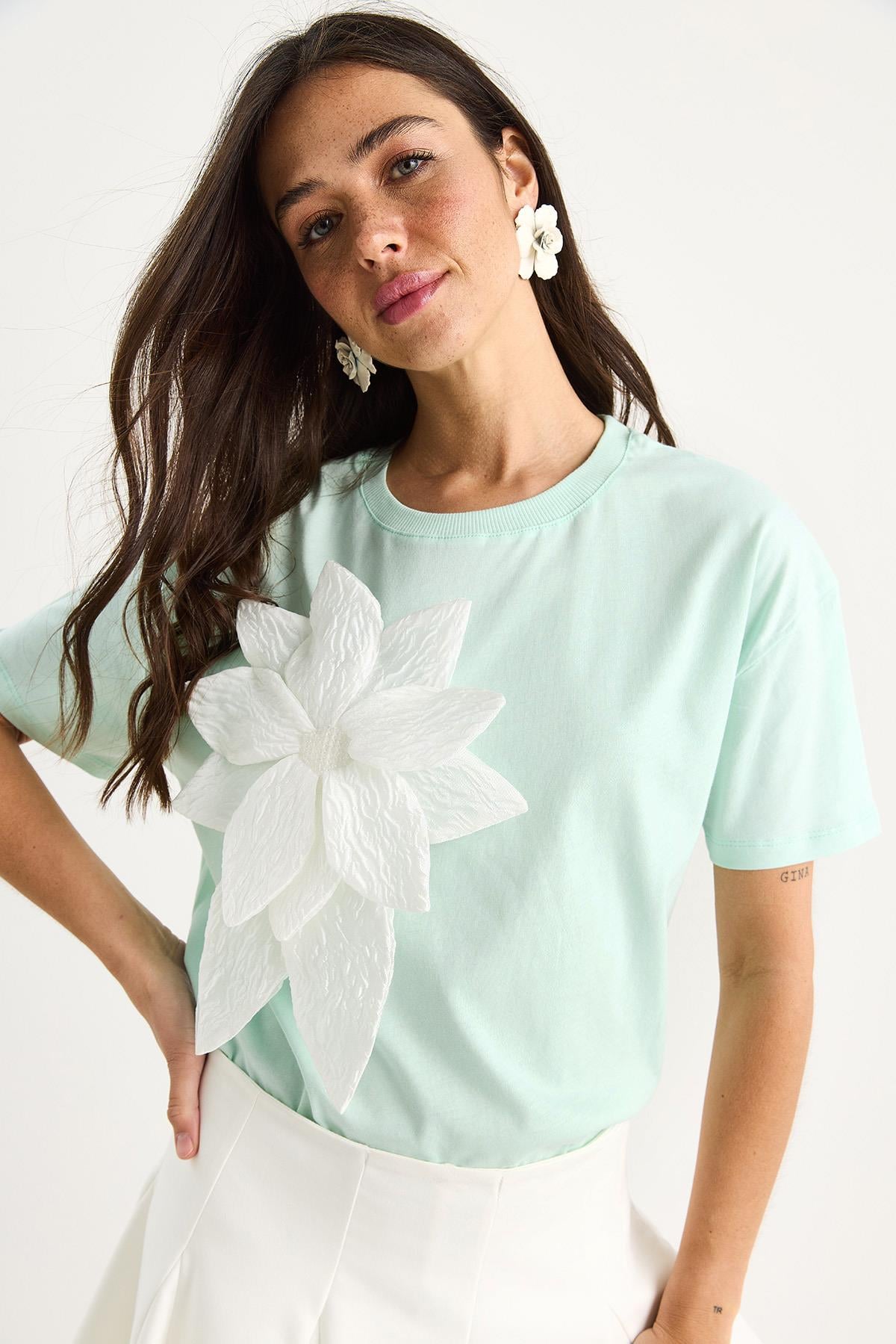 Çiçek Aksesuarlı Kısa Kollu Pamuklu T-Shirt 60602040 - Mint Yeşili