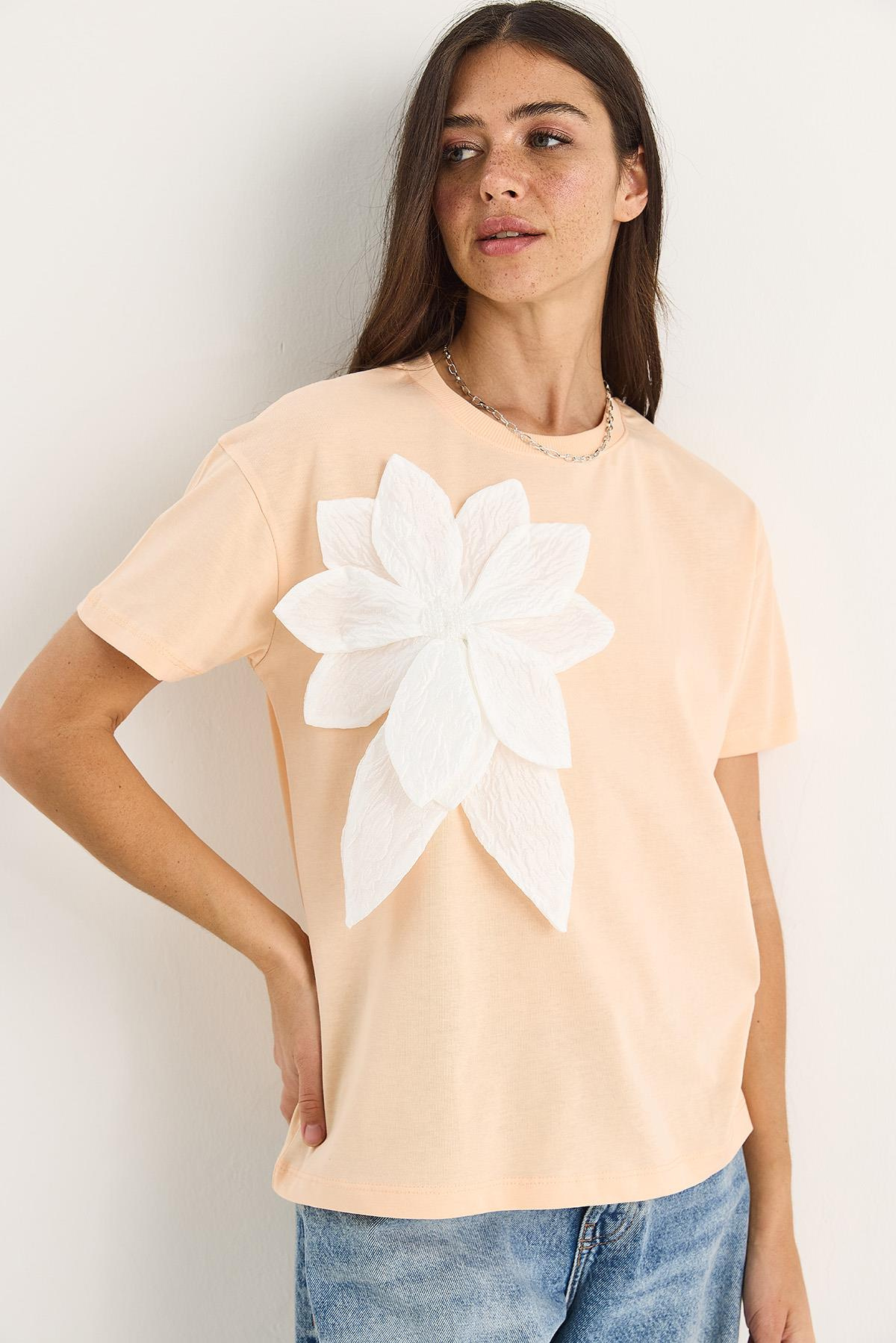 Çiçek Aksesuarlı Kısa Kollu Pamuklu T-Shirt 60602040 - Yavru Ağzı