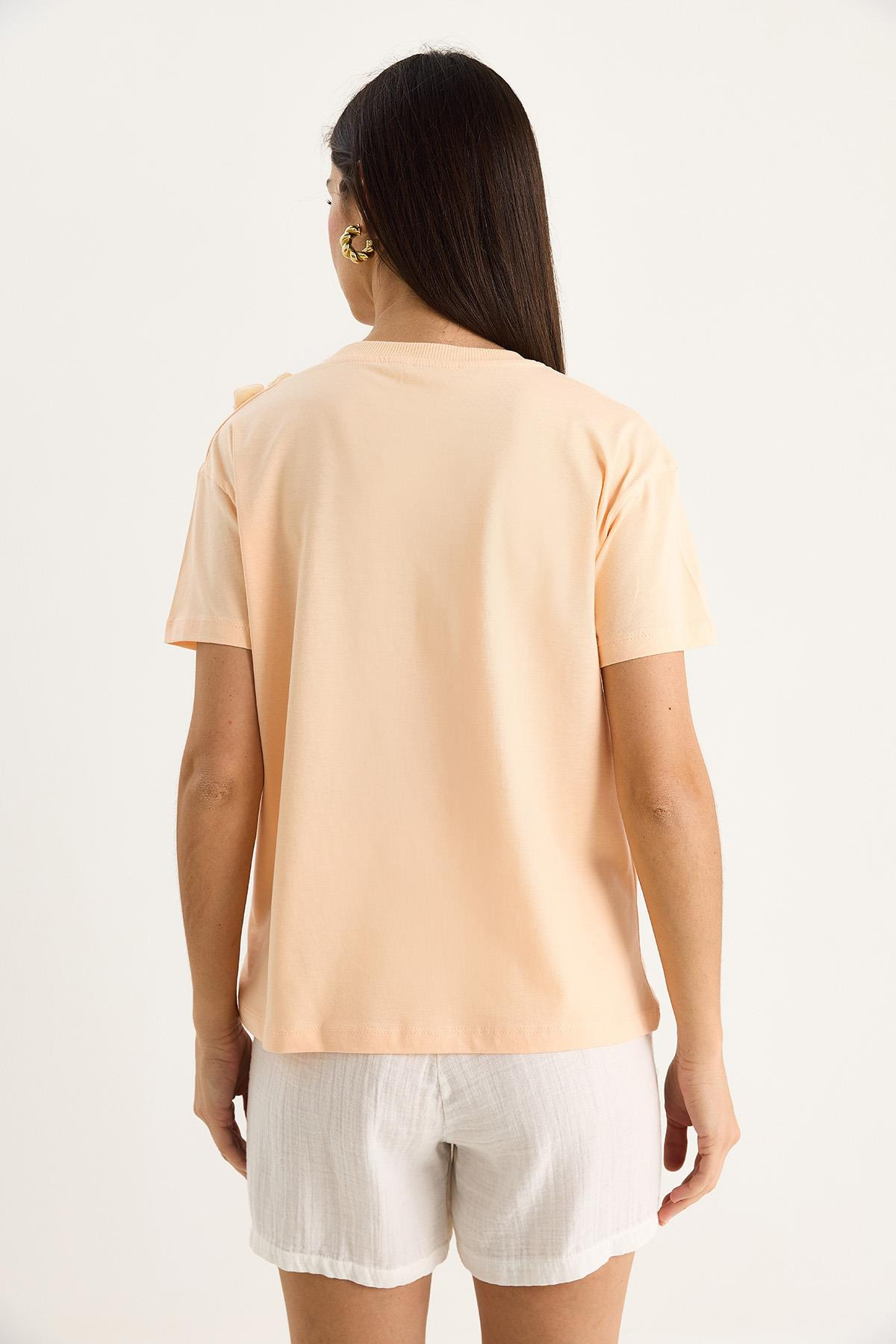 Çiçek Aksesuarlı Regular Bisiklet Yaka T-Shirt 60602030 - Yavru Ağzı