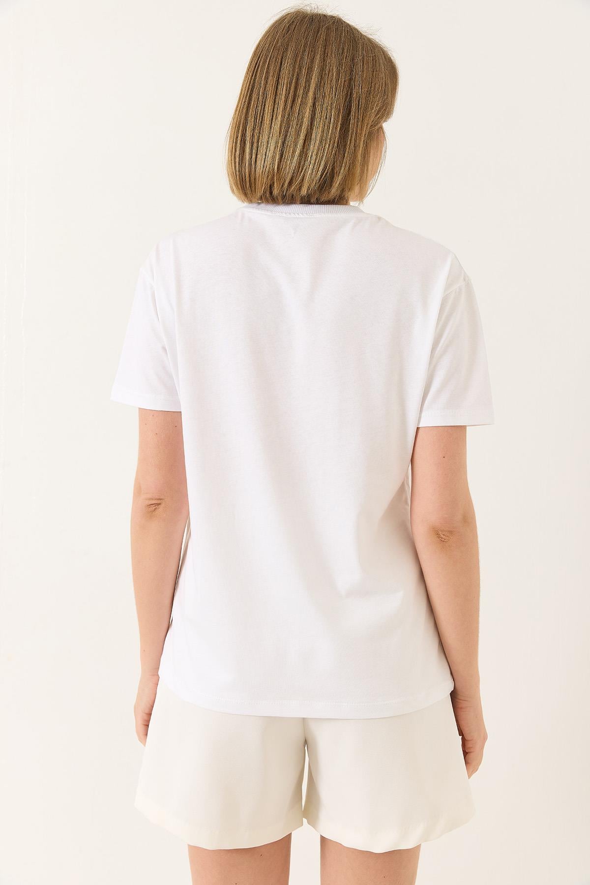 Çiçek Aksesuarlı Regular Bisiklet Yaka T-Shirt 60602030 - Beyaz