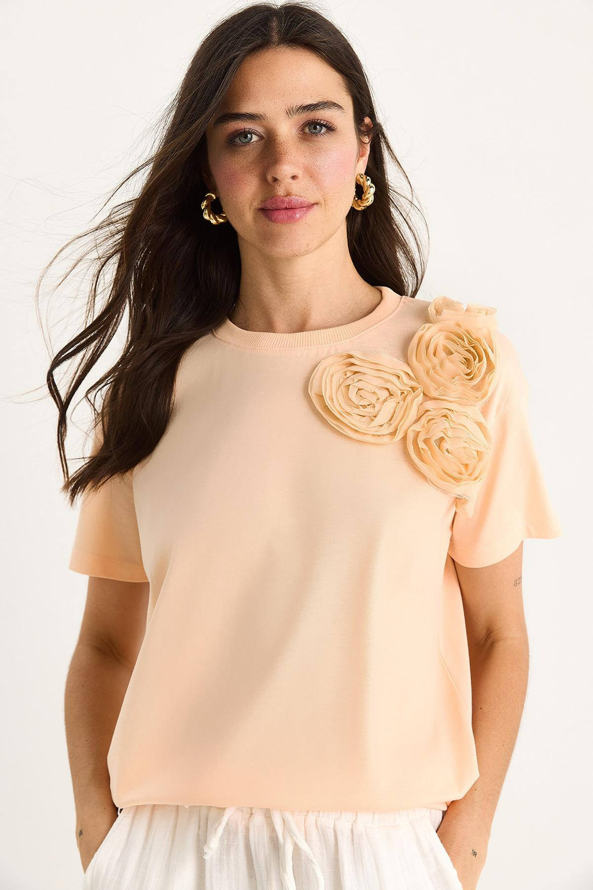 Çiçek Aksesuarlı Regular Bisiklet Yaka T-Shirt 60602030 - Yavru Ağzı