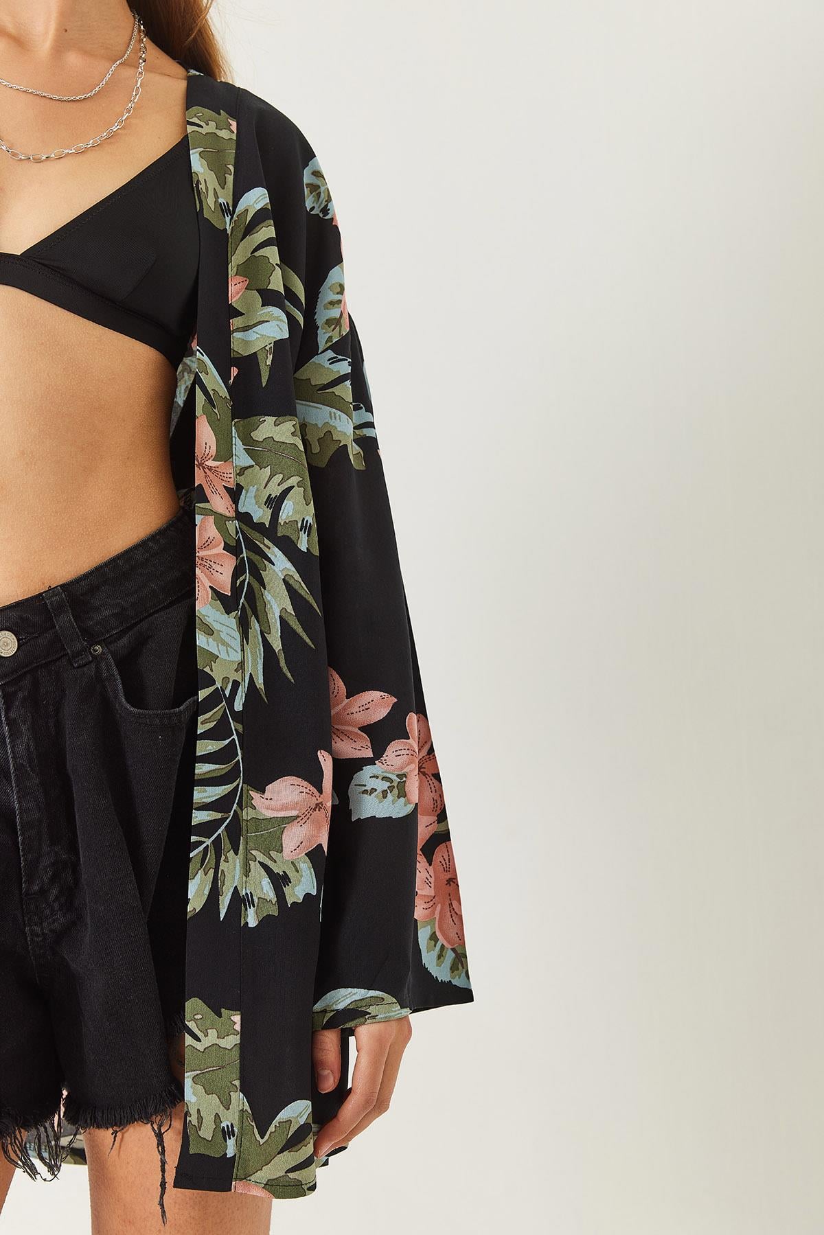 Çiçek Desenli Kısa Viskon Kimono 60261498 - Siyah