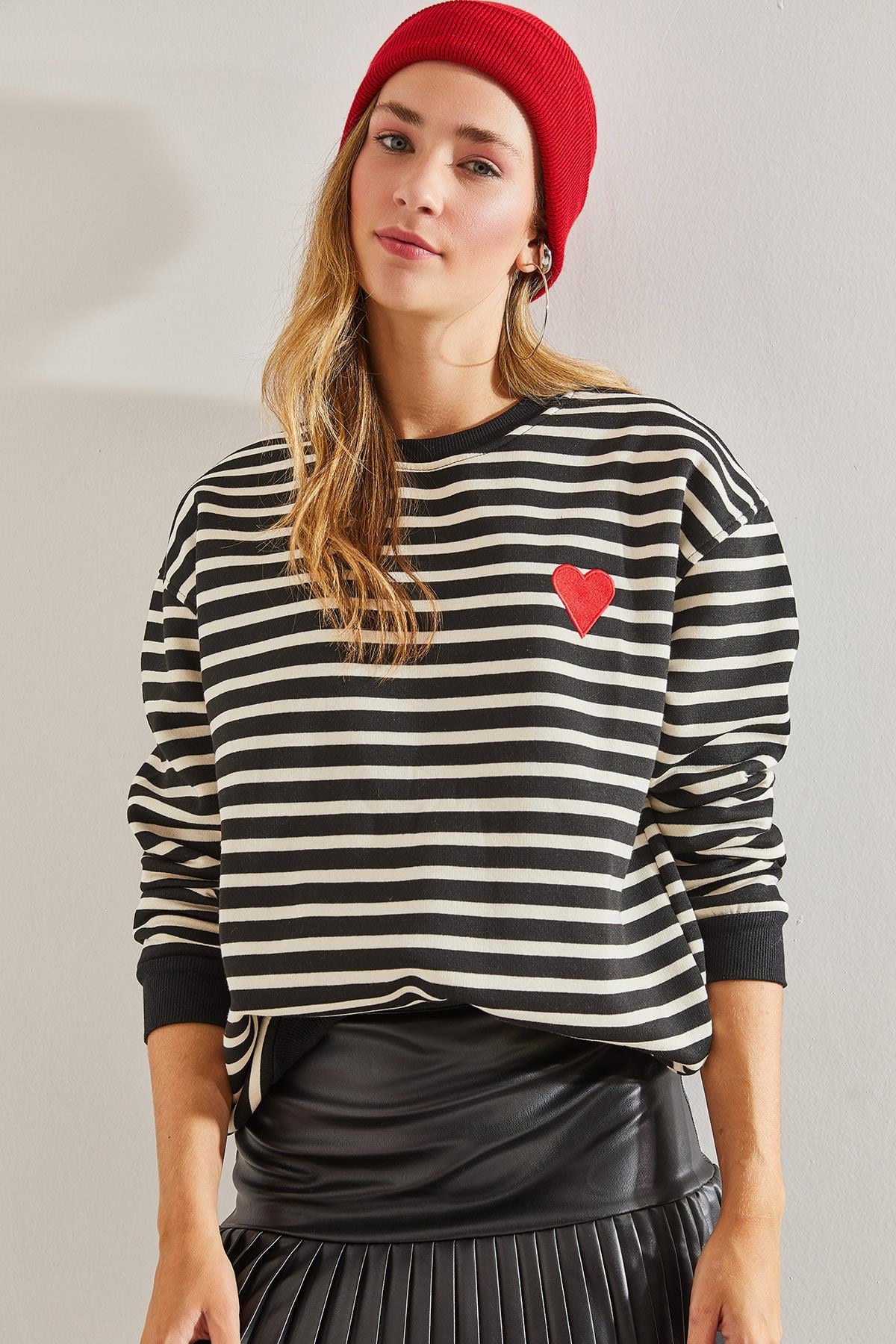 Çizgili Kalp Baskılı Sweatshirt - Siyah SWEATSHİRT modelleri