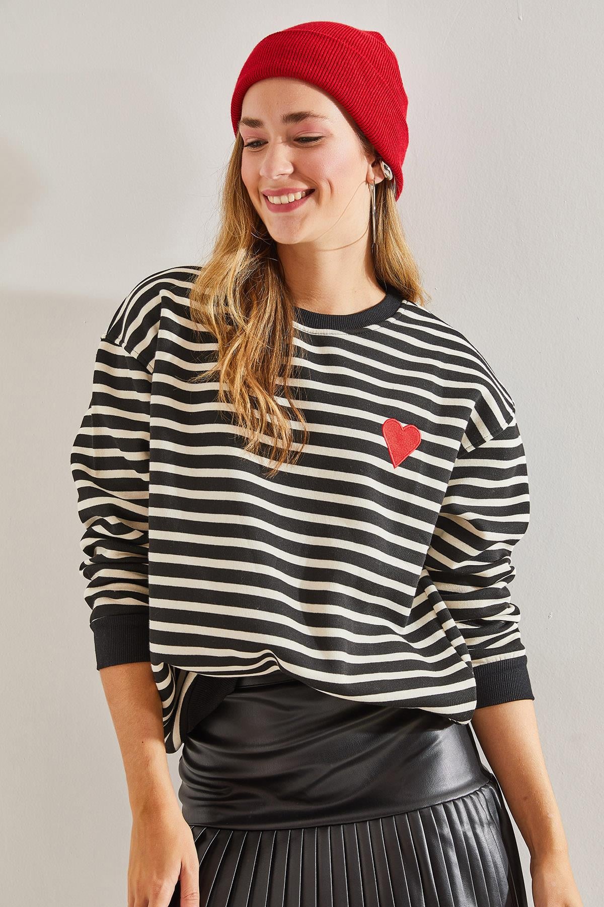Çizgili Kalp Baskılı Sweatshirt - Siyah SWEATSHİRT modelleri