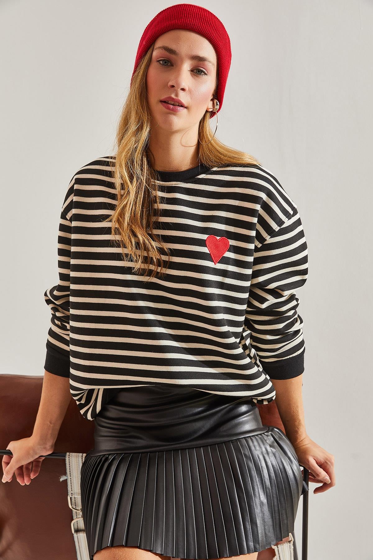 Çizgili Kalp Baskılı Sweatshirt - Siyah SWEATSHİRT modelleri