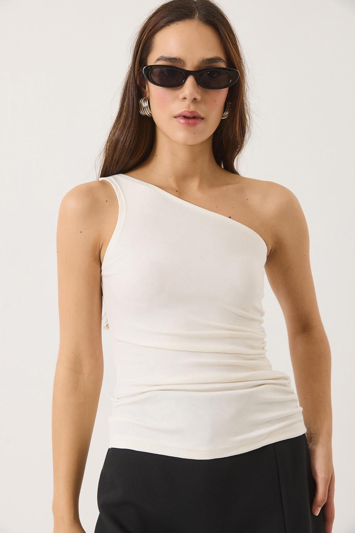 Drape Detaylı Tek Omuz Soft Touch Esnek Viskon Bluz 4013 60284028 - Ekru