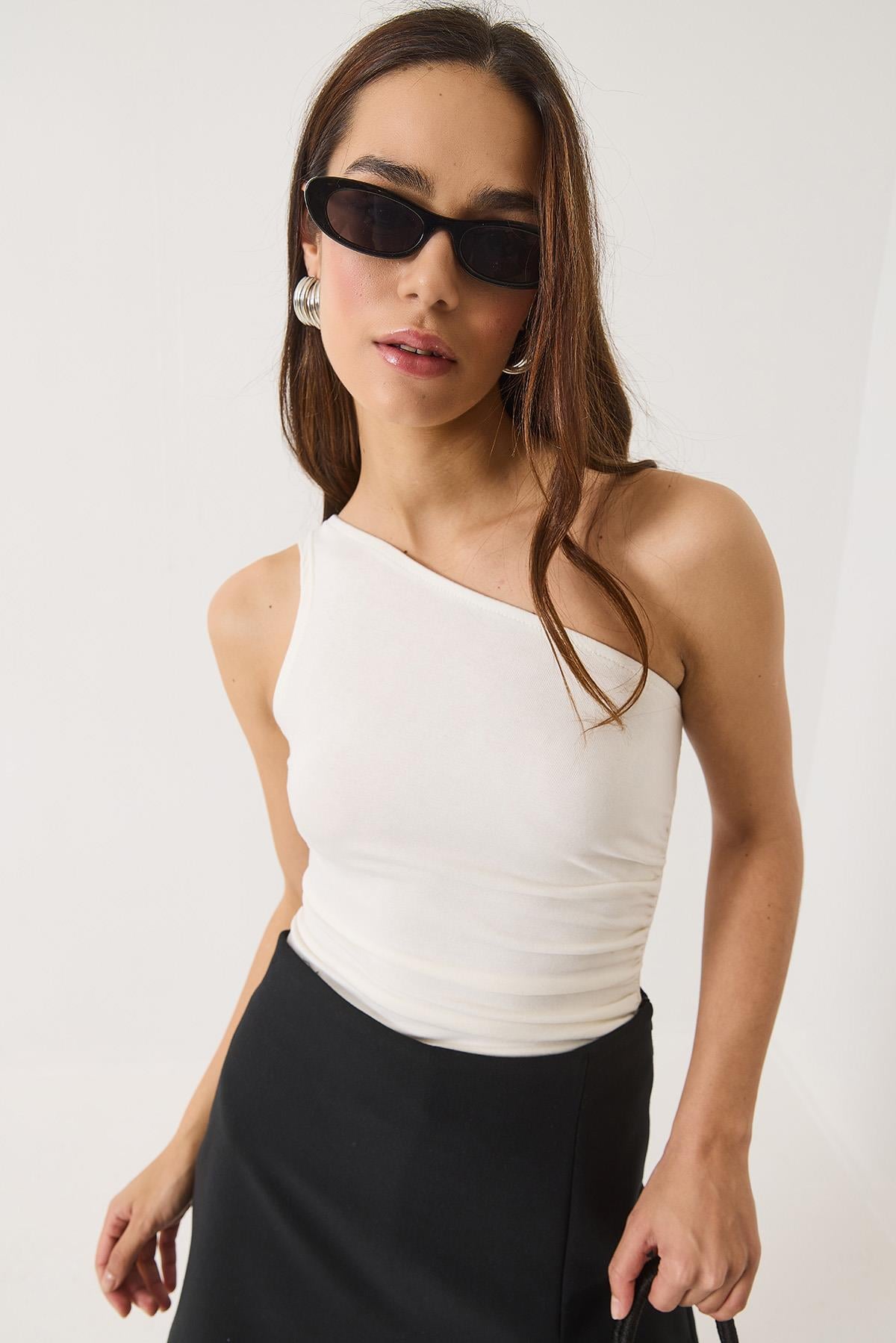 Drape Detaylı Tek Omuz Soft Touch Esnek Viskon Bluz 4013 60284028 - Ekru