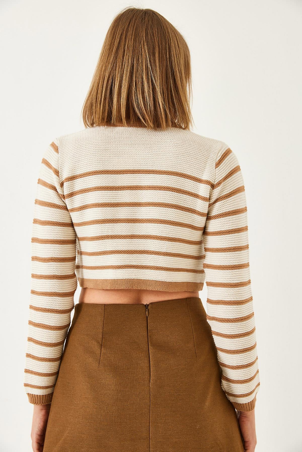 Düğmeli Çizgili Crop Triko Hırka 60351300 - Bej-Camel