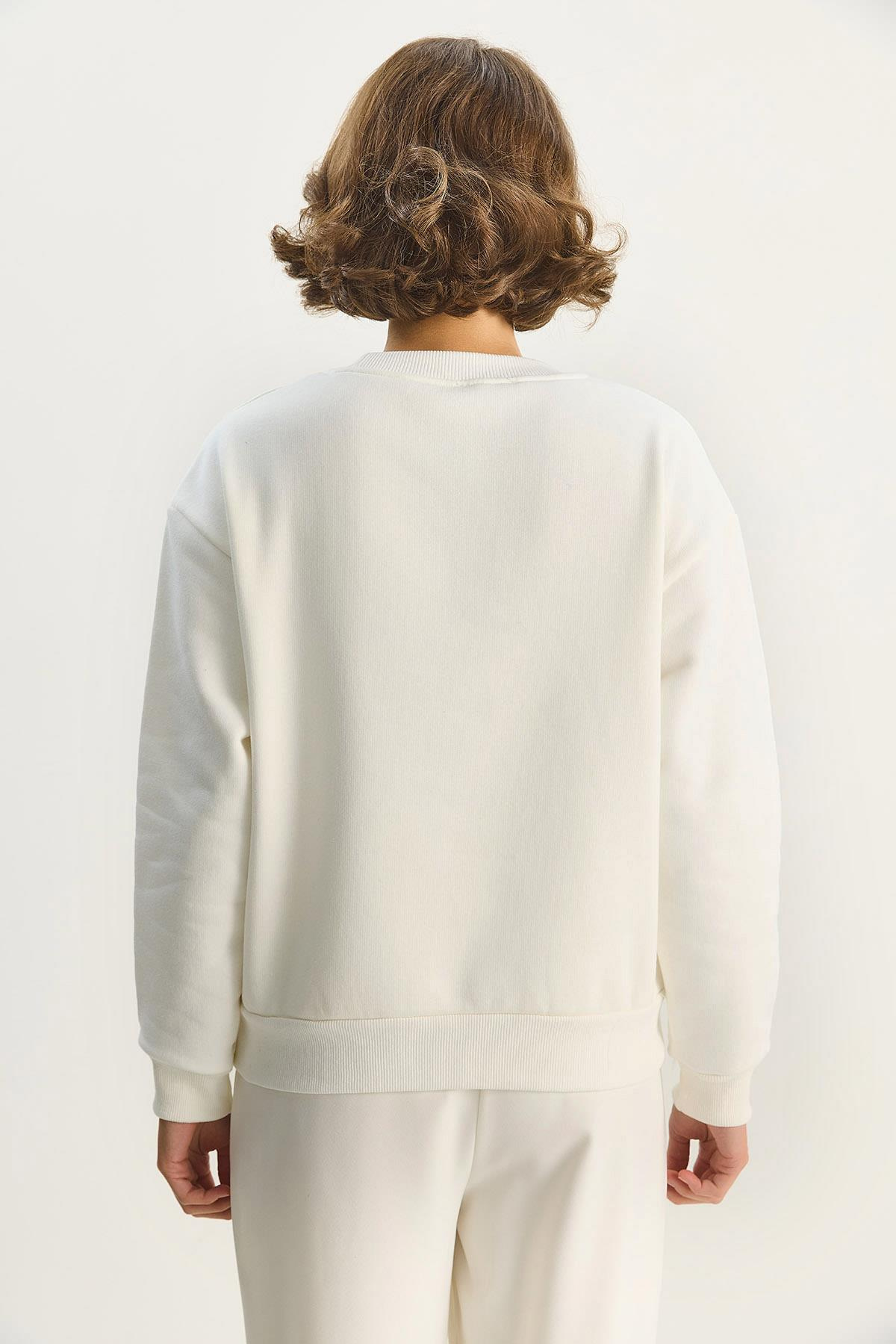 Kadın Bisiklet Yaka Çiçek Aksesuarlı Üç İplik Şardonlu Sweatshirt 60601043 - Beyaz SWEATSHİRT modelleri