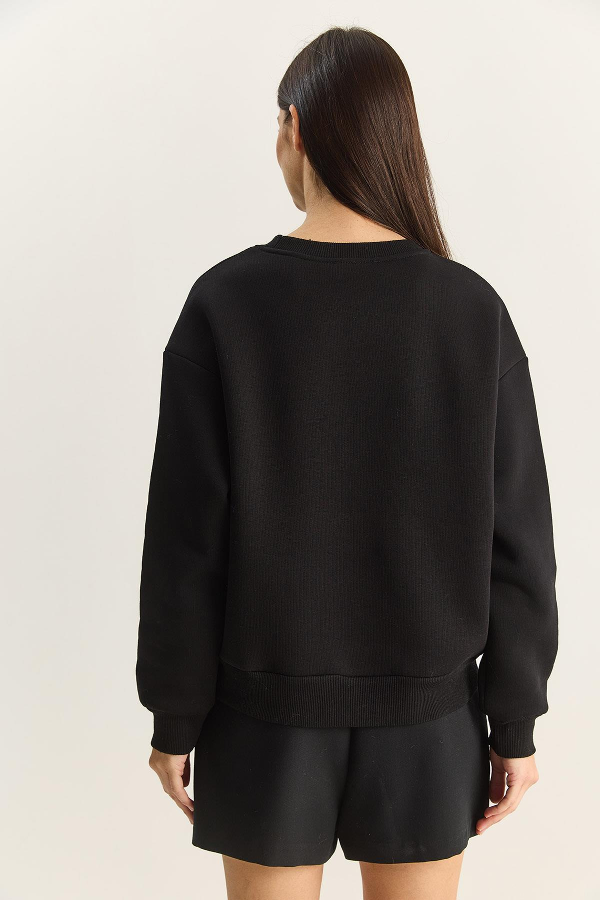 Kadın Bisiklet Yaka Çiçek Nakışlı Üç İplik Şardonlu Sweatshirt 60601045 - Siyah SWEATSHİRT modelleri
