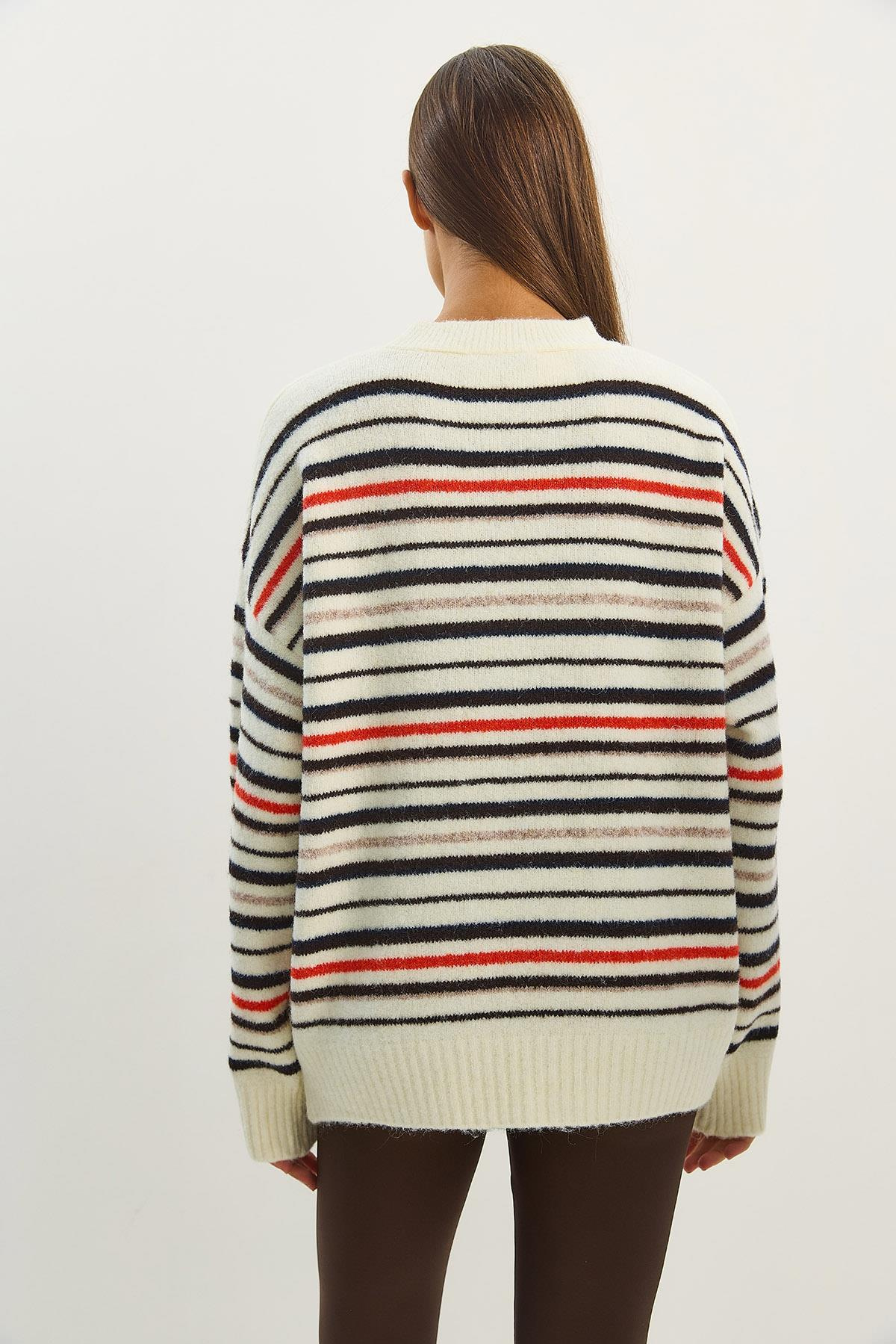 Kadın Bisiklet Yaka Çizgili Oversize Triko Kazak 2524 60283680 - Krem KAZAK modelleri