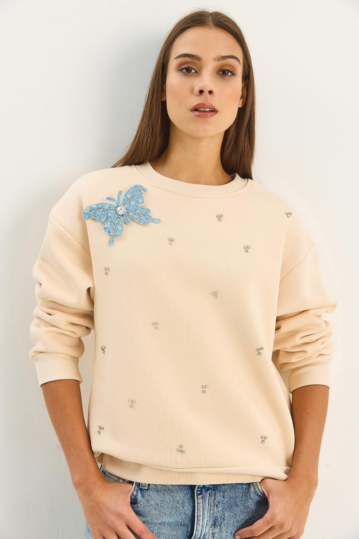 Kadın Bisiklet Yaka Kelebek Aksesuarlı Taş Işlemeli Üç İplik Şadonlu Sweatshirt 60601042 - Bej SWEATSHİRT modelleri