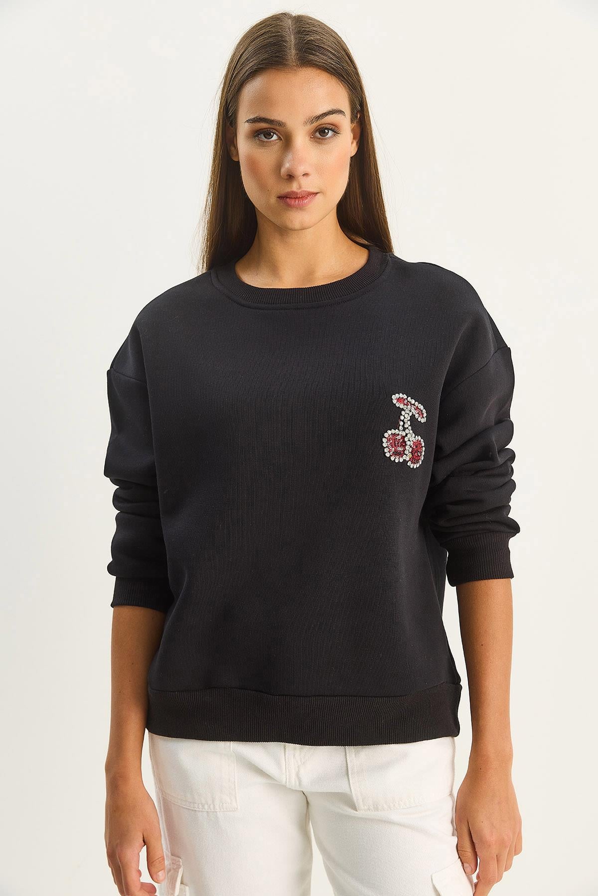 Kadın Bisiklet Yaka Kiraz Taş İşlemeli Üç İplik Şardonlu Sweatshirt 60601047 - Siyah SWEATSHİRT modelleri
