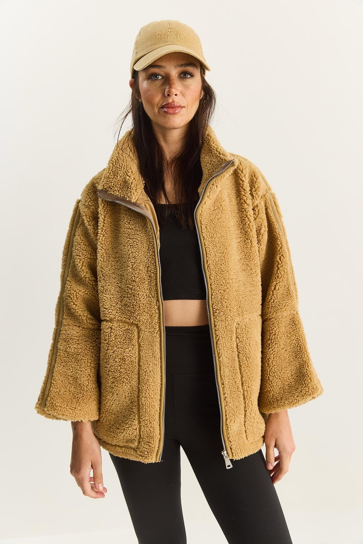 Kadın Cep Detaylı Fermuarlı Astarlı Dik Yaka Peluş Mont 60283631 - Camel DIŞ GİYİM modelleri