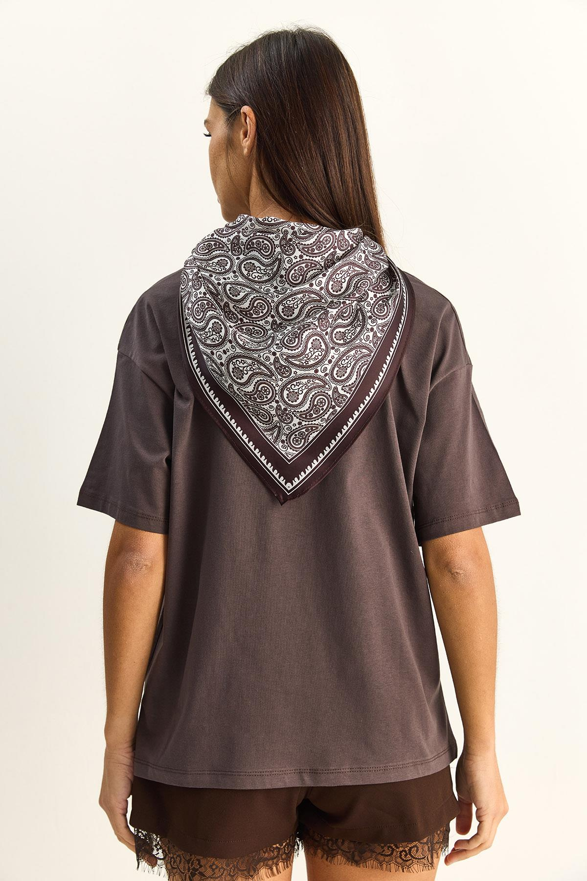 Kadın Ceylan Nakışlı Fularlı Basic Salaş T-Shirt 7517 60283977 - Kakao T-SHİRT modelleri