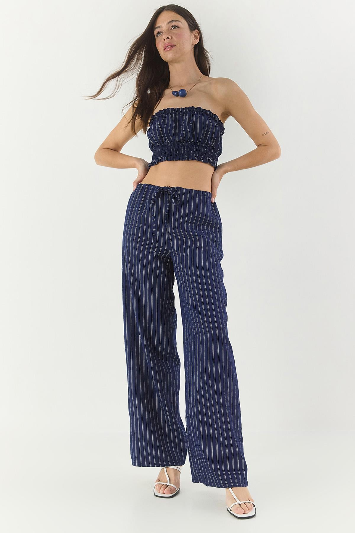 Kadın Çizgili Gipe Detaylı Crop Top Beli İpli Geniş Paça Pantolon Alt-Üst Takım 60283262 - Lacivert