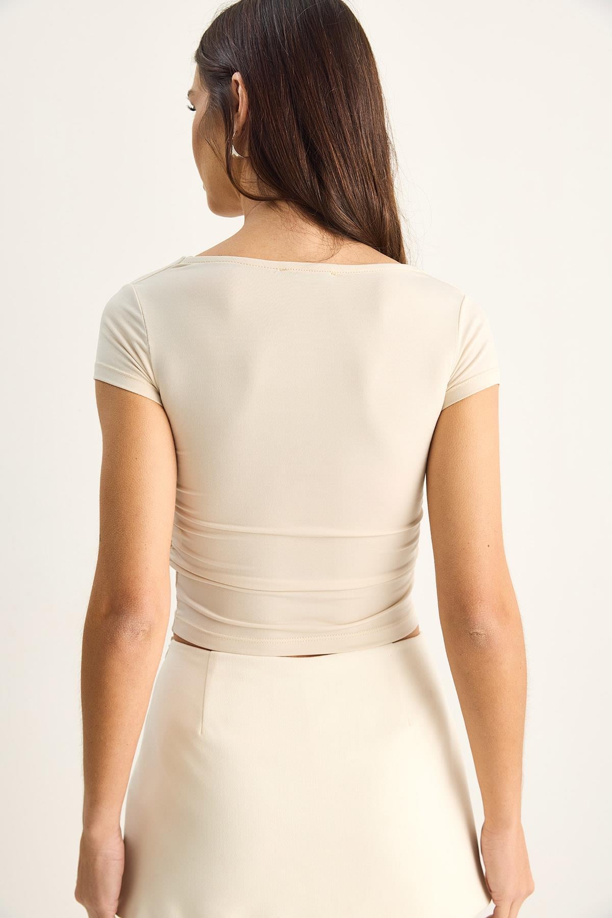 Kadın Degaje Yaka Drapeli Crop Bluz 2343 60286200 - Bej BLUZ modelleri