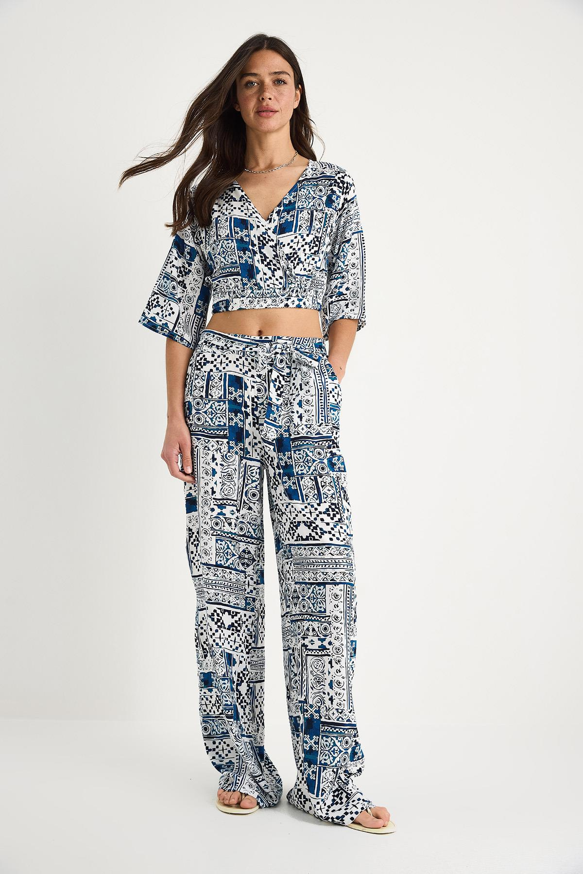 Kadın Desenli Crop Bluz Pantolon Takım 3052 60283353 - Beyaz-İndigo