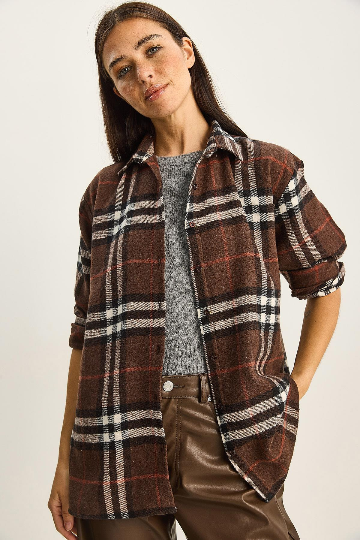 Kadın Ekose Desenli Oversize Oduncu Gömlek DG251061 60283825 - Kahverengi-Bej GÖMLEK modelleri