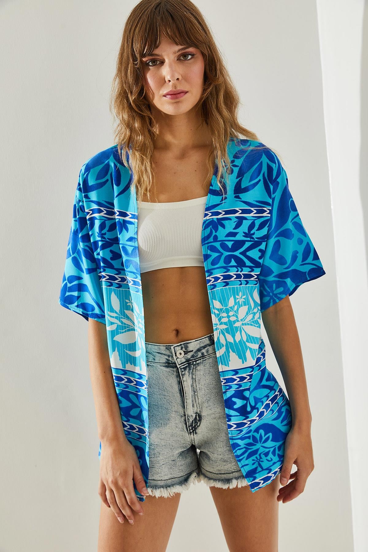 Kadın Etnik Desenli Kısa Kollu Viskon Kimono 60251374 - Mavi DIŞ GİYİM modelleri