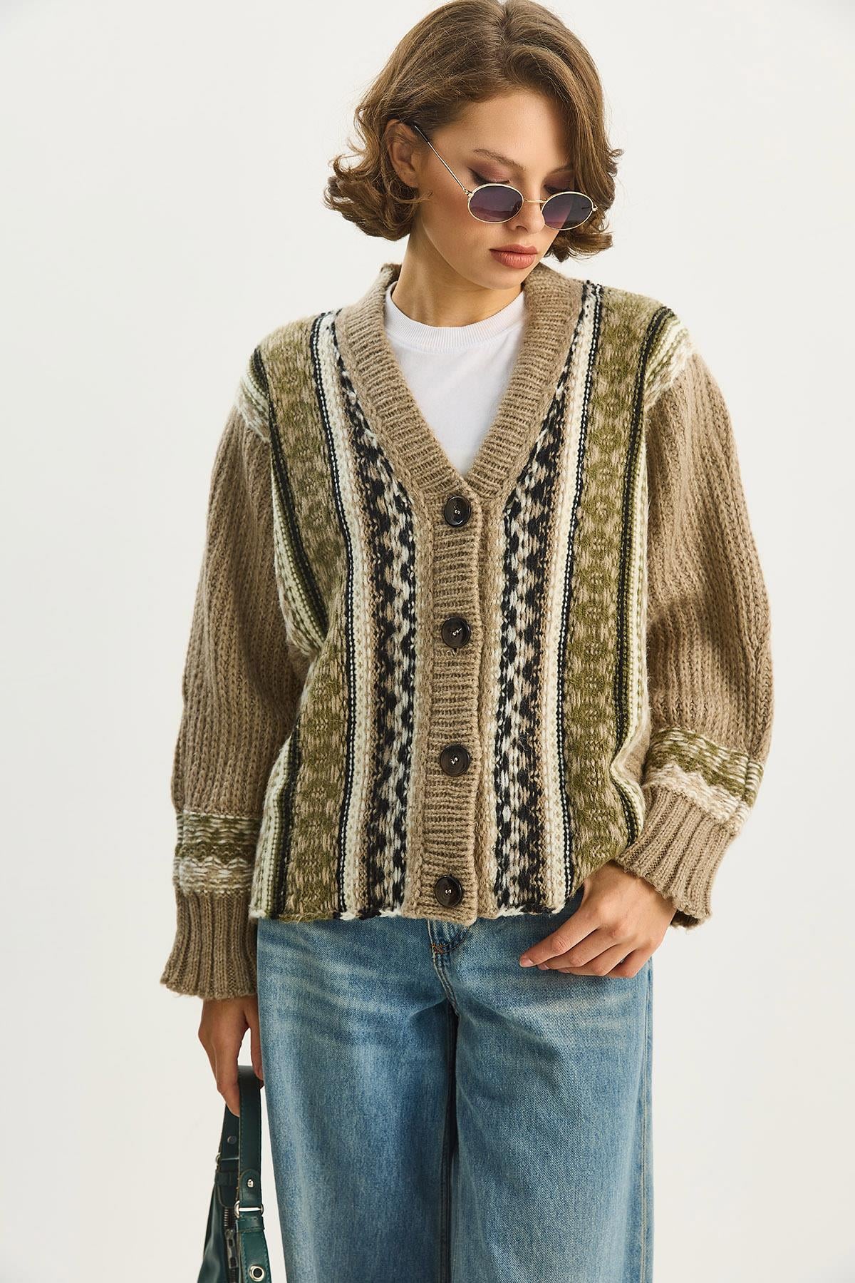 Kadın Etnik Desenli Oversize V Yaka Düğmeli Kalın Triko Hırka 5057 60283576 - Vizon HIRKA modelleri