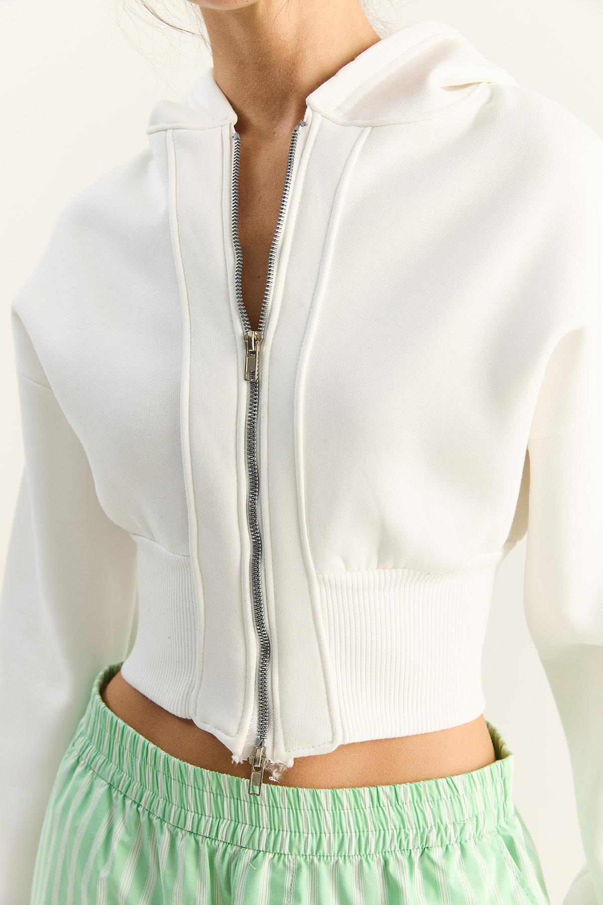 Kadın Fermuarlı Kapüşonlu Belden Oturmalı Esnek Örme Crop Sweatshirt 60283858 - Beyaz HIRKA modelleri