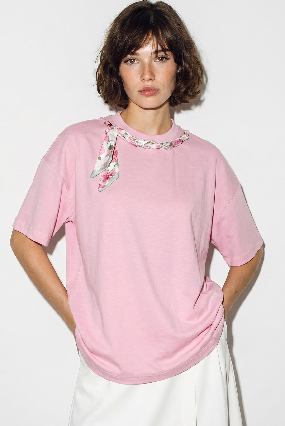 Kadın Fular ve İnci Detaylı Bisiklet Yaka Oversize Basic T-Shirt 360096 60286358 - Pembe T-SHİRT modelleri