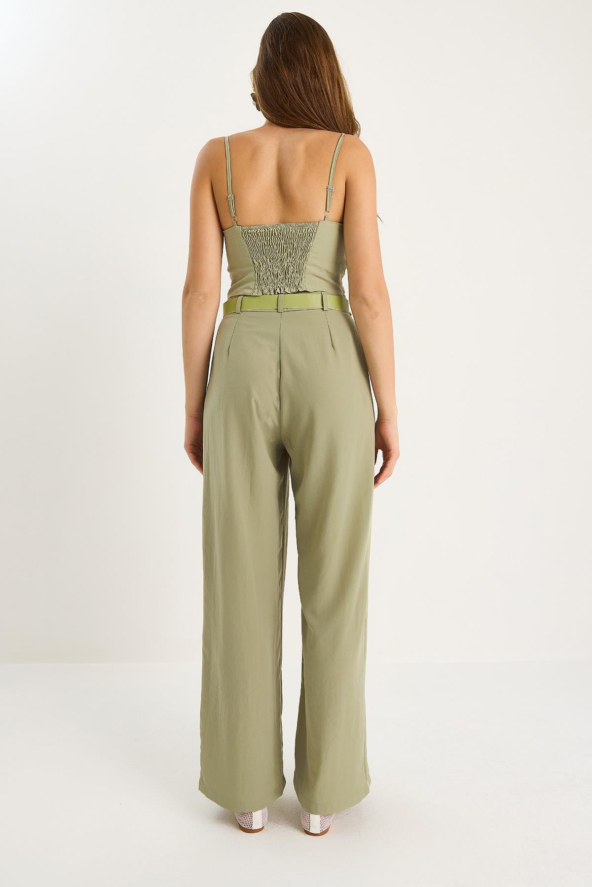 Kadın İnce Askılı Gipe Detaylı Crop Bluz Kemerli Cepli Bol Pantolon Takım 9379 60281104 - Çağla Yeşili