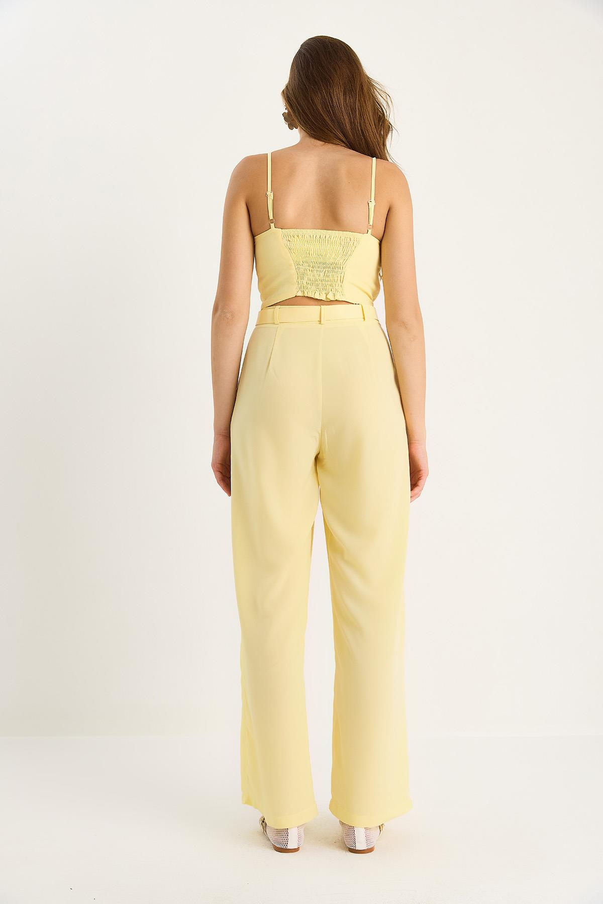 Kadın İnce Askılı Gipe Detaylı Crop Bluz Kemerli Cepli Bol Pantolon Takım 9379 60281104 - Sarı