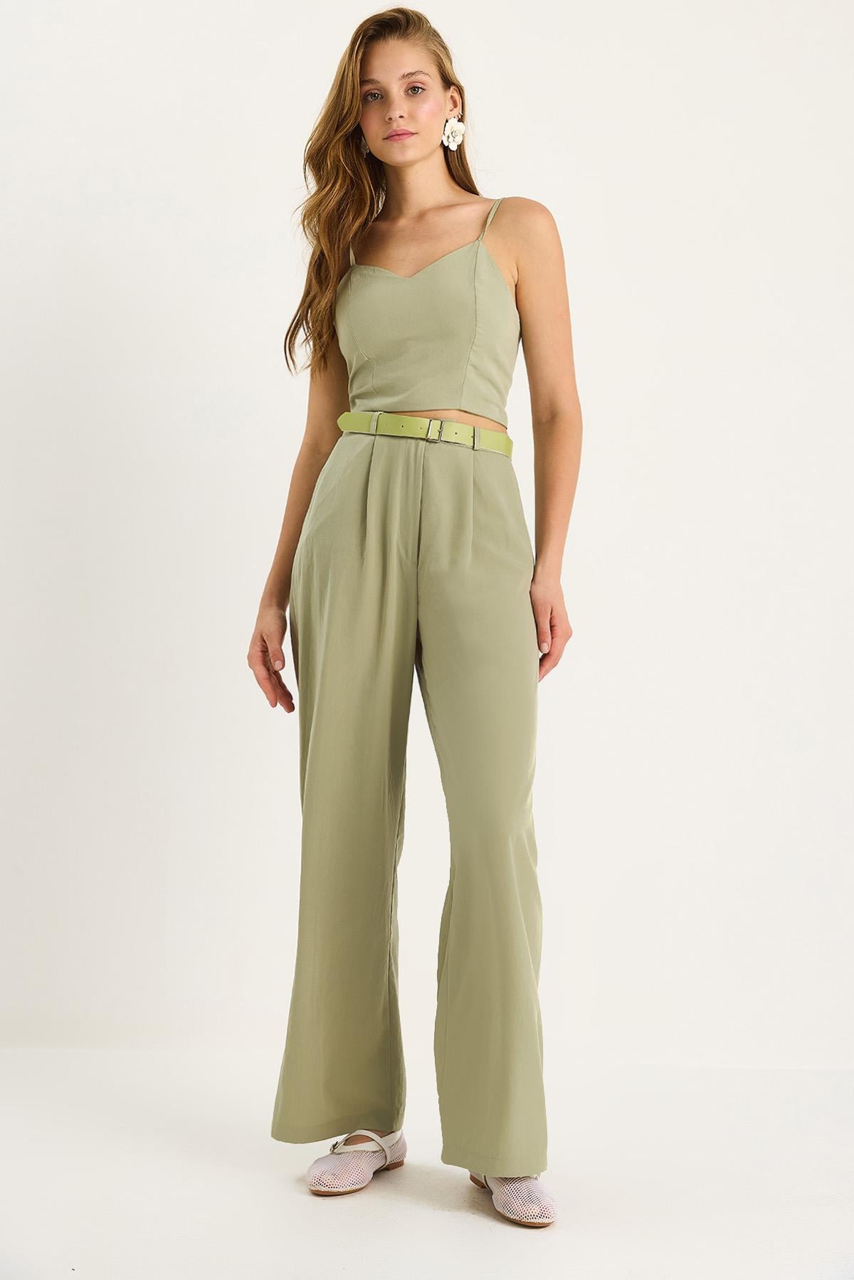 Kadın İnce Askılı Gipe Detaylı Crop Bluz Kemerli Cepli Bol Pantolon Takım 9379 60281104 - Çağla Yeşili