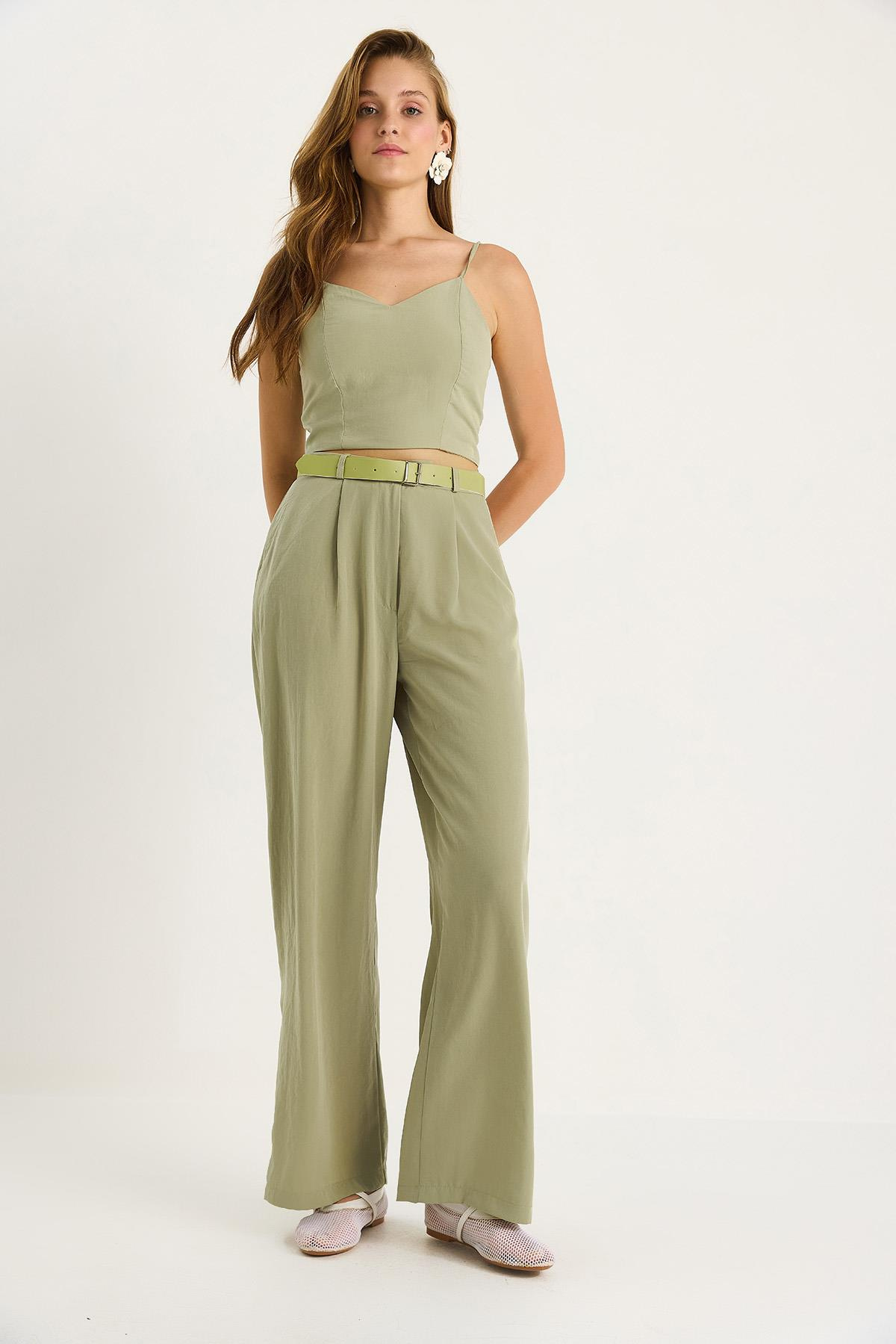 Kadın İnce Askılı Gipe Detaylı Crop Bluz Kemerli Cepli Bol Pantolon Takım 9379 60281104 - Çağla Yeşili